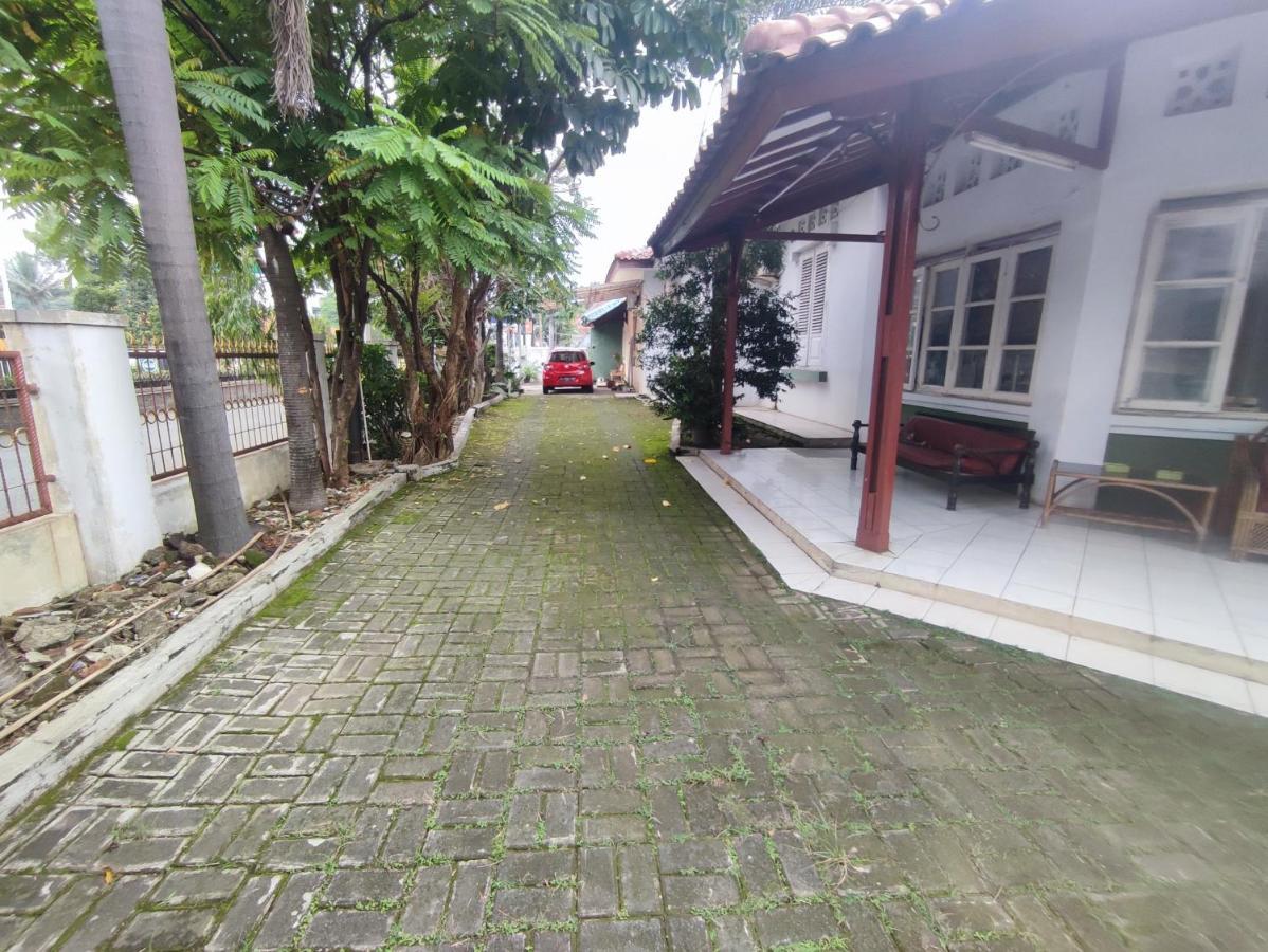 Oyo 90865 Hotel Kusuma Purwakarta Karawang Exterior photo