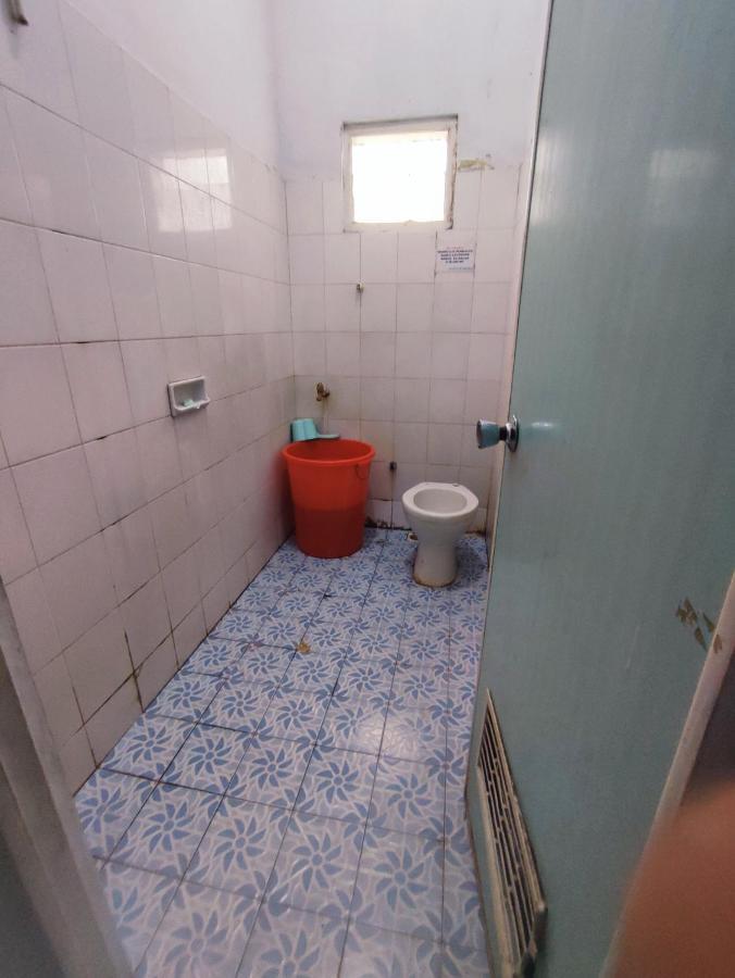 Oyo 90865 Hotel Kusuma Purwakarta Karawang Exterior photo
